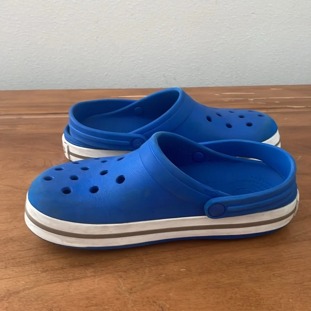 CROCS Blue and White Water Shoes Size 5